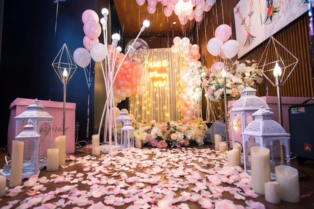 最新室內(nèi)求婚布置創(chuàng)意，溫馨驚喜的日常故事展開