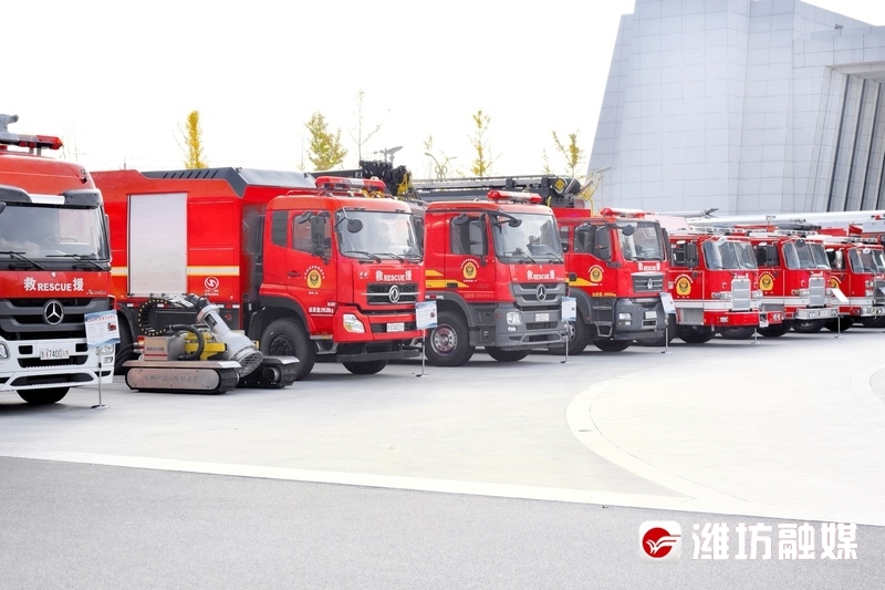 最新消防救援車，心靈之旅探索自然美景的守護者