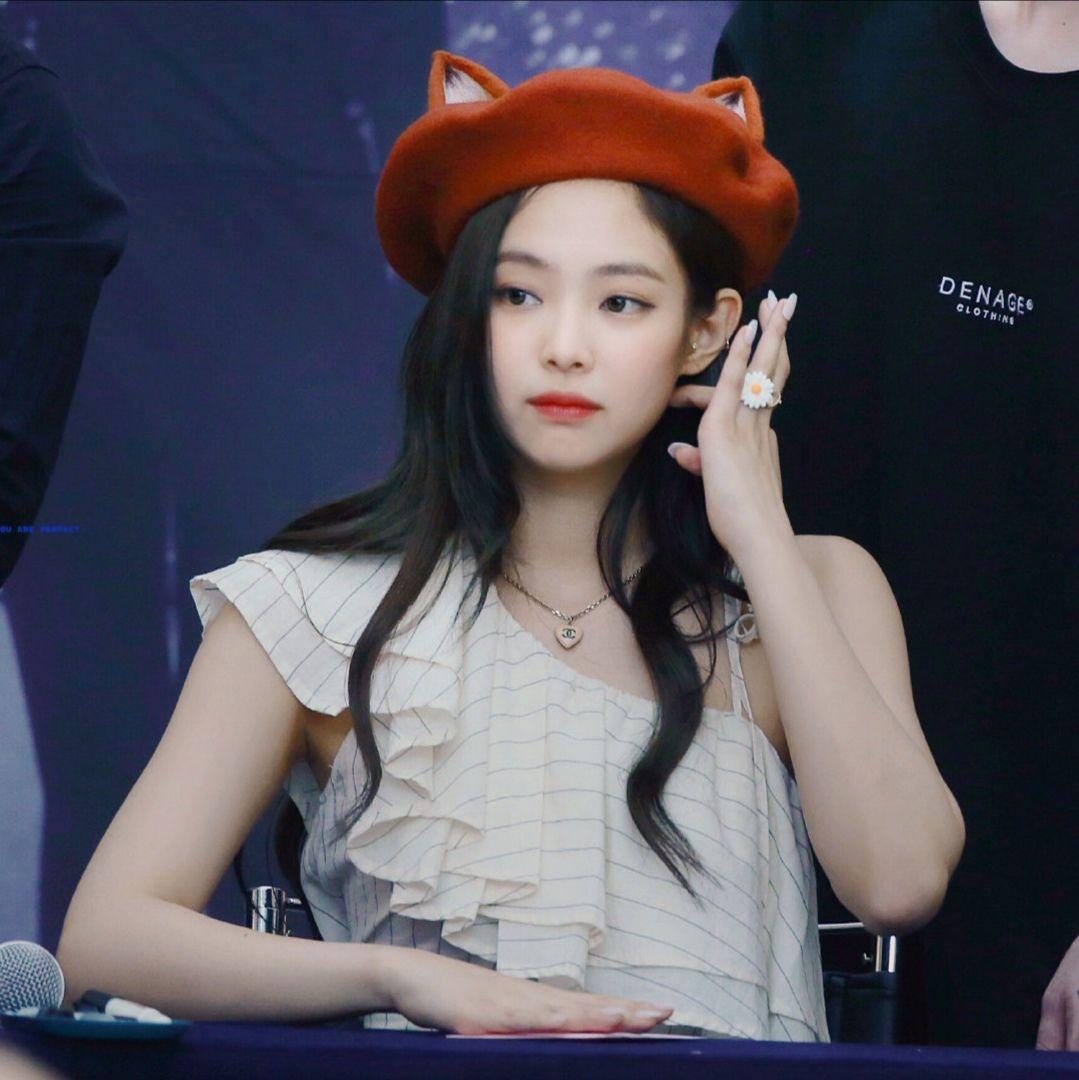 金珍妮最新Ins照片，時尚潮流引領(lǐng)者新標(biāo)桿亮相！