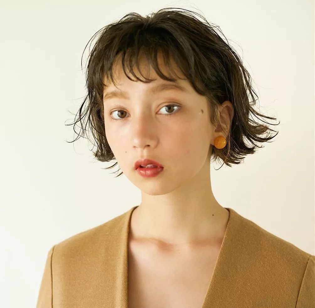 最新韓國(guó)發(fā)型短發(fā),最新韓國(guó)發(fā)型短發(fā)，小巷中的秘密美發(fā)天堂