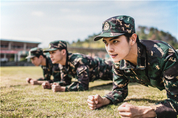 烈火軍校演員,烈火軍校演員與小巷中的隱藏瑰寶，一家特色小店的奇遇