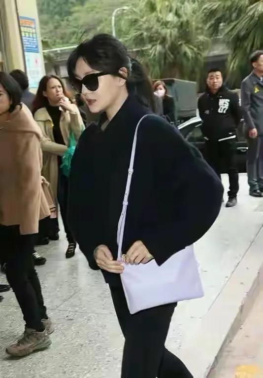 大S新發(fā)型揭秘，美發(fā)店小巷中的時(shí)尚轉(zhuǎn)變