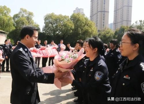 監(jiān)獄換防動態(tài)，鐵窗背后的溫情時刻