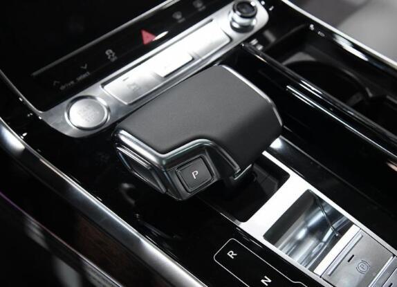 奧迪q7哪年上市的,奧迪Q7的上市時(shí)刻，一個(gè)標(biāo)志變化與創(chuàng)新的時(shí)代，如何激發(fā)你內(nèi)心的力量與自信