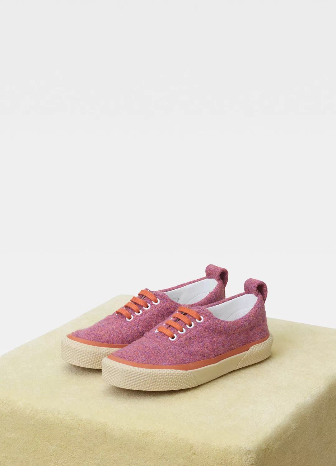 最新鞋履資訊，時尚達(dá)人必備參考，潮流前沿動態(tài)一網(wǎng)打盡??