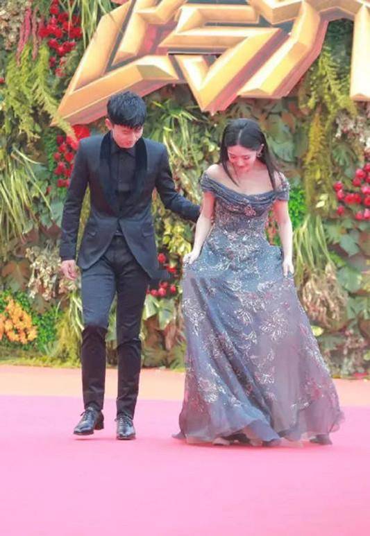 三步踩比賽服裝，小巷中的時尚秘境探索