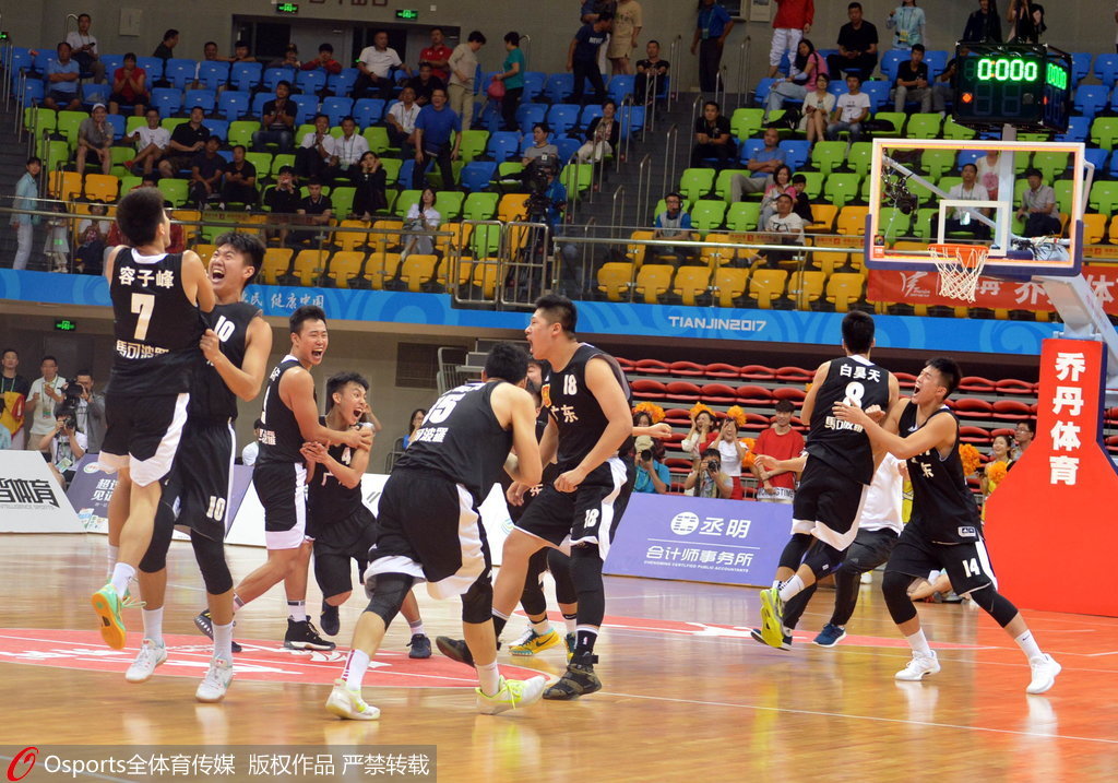 全運會廣東男籃比賽的溫馨瞬間與日常風采展示