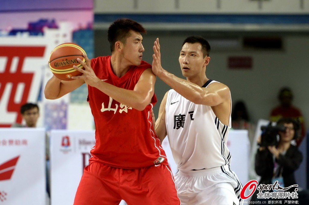 全運會廣東男籃比賽的溫馨瞬間與日常風采展示