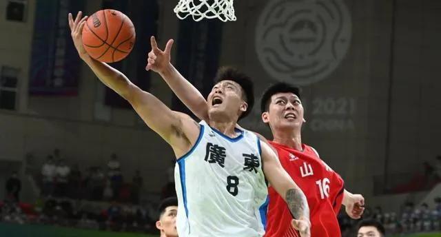 全運會廣東男籃比賽的溫馨瞬間與日常風采展示