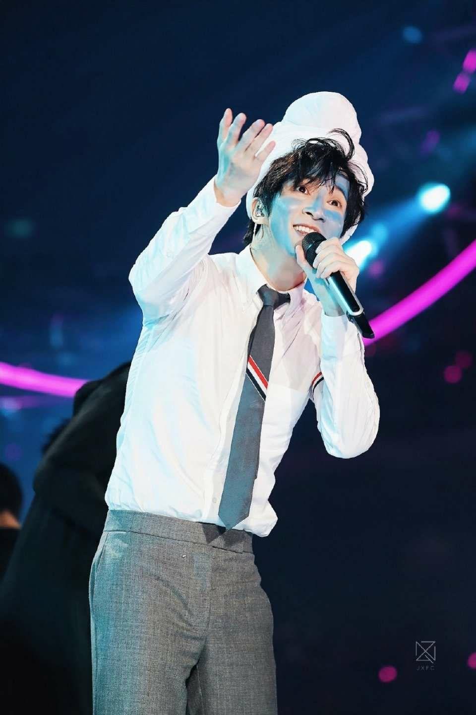 薛之謙最新帥氣寫真,薛之謙最新帥氣寫真——潮流前沿的音樂才子風采