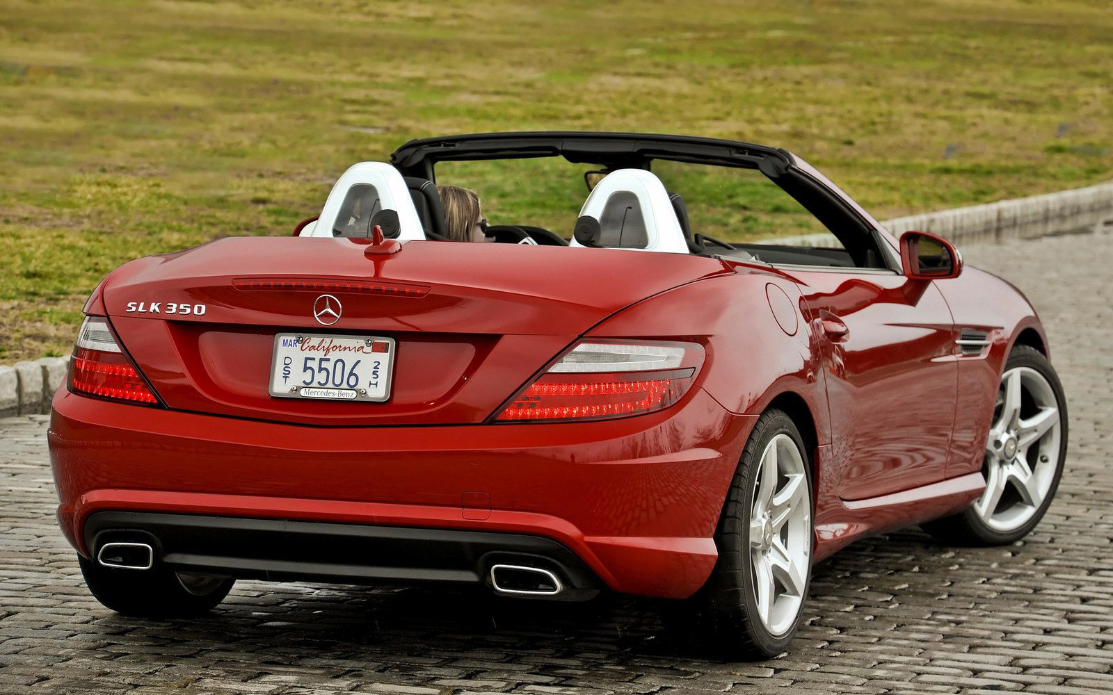 奔馳SLK350最新報價,奔馳SLK350最新報價，市場走勢下的豪華跑車價值分析