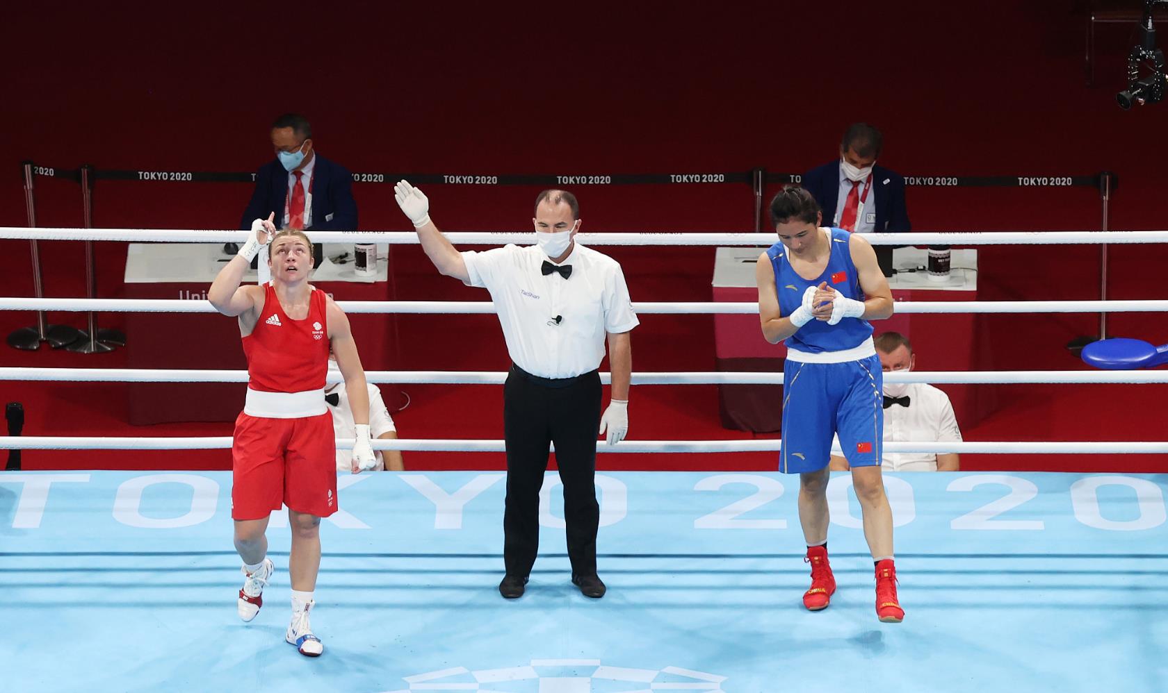 拳擊比賽裁判暴力行為引發(fā)社會(huì)關(guān)注，小明的裁判生涯與友情故事