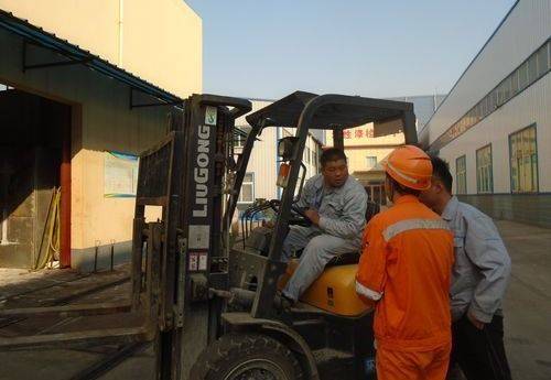 順義叉車司機招聘啟事 或 順義地區(qū)尋找專業(yè)叉車司機