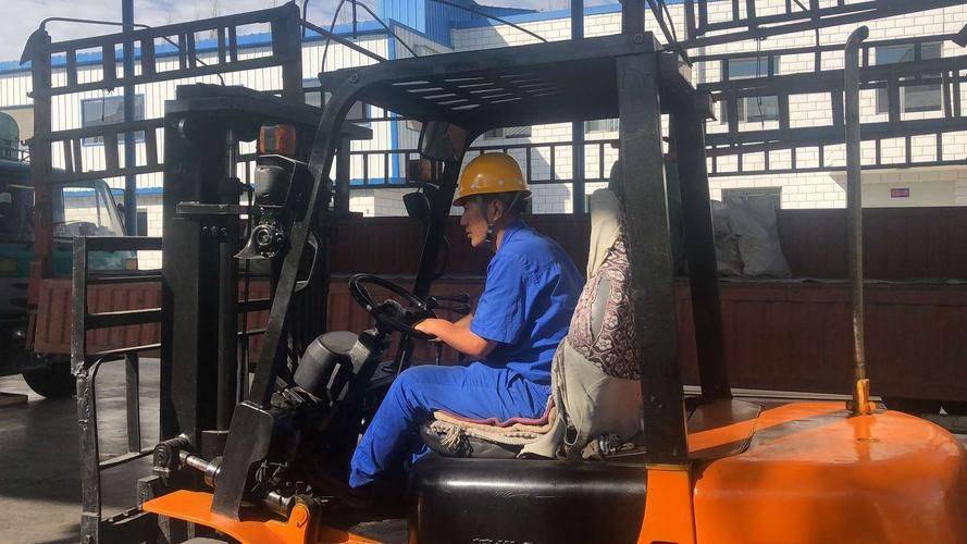 順義叉車司機招聘啟事 或 順義地區(qū)尋找專業(yè)叉車司機