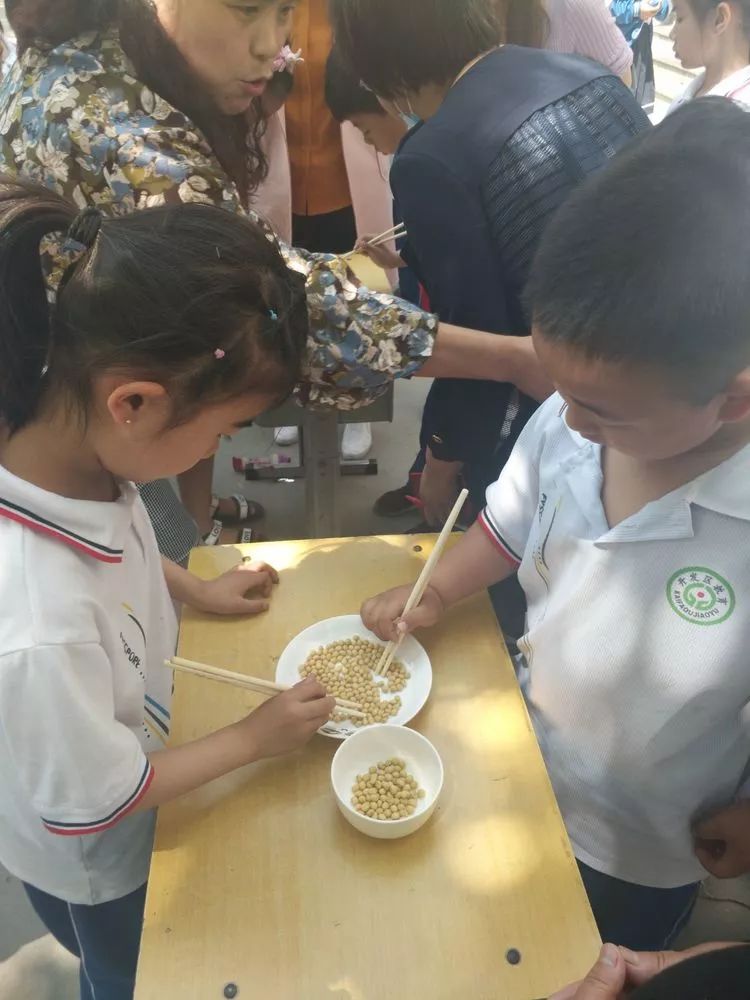 夾綠豆比賽，手速與技巧的雙重挑戰(zhàn)