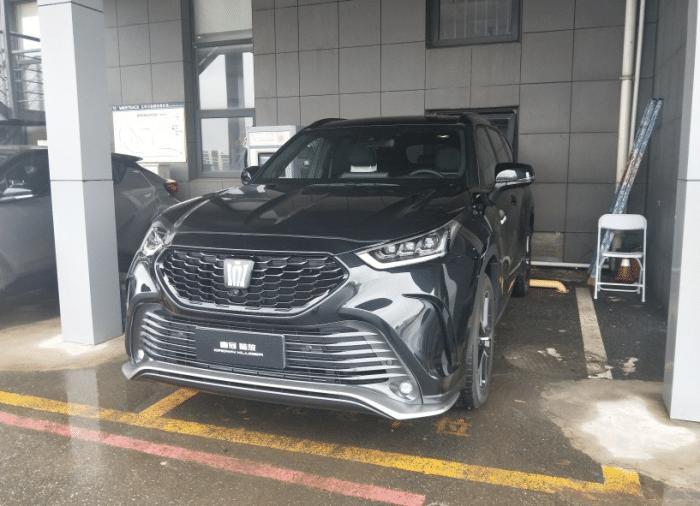 2024款皇冠陸放最新資訊，與自然美景的浪漫之旅啟程