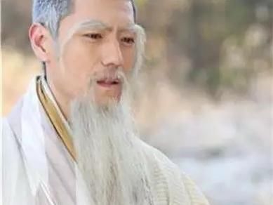 白頭發(fā)老頭演員的自然美景之旅