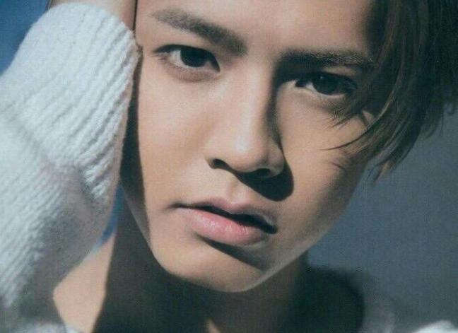 高姓男明星與大自然的浪漫邂逅時刻