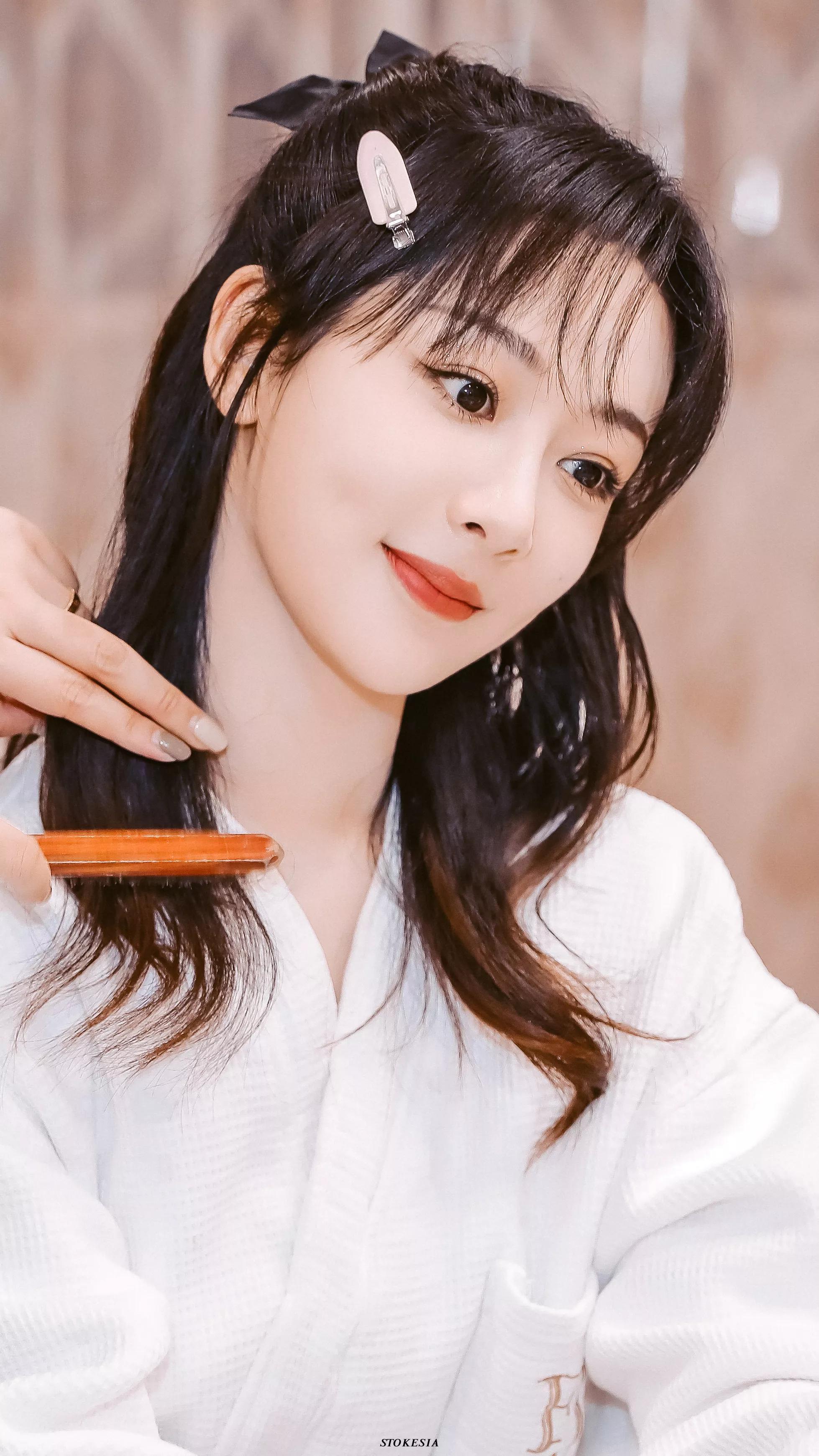 楊紫最新圖片，展現(xiàn)變化中的力量，自信與成就感的源泉