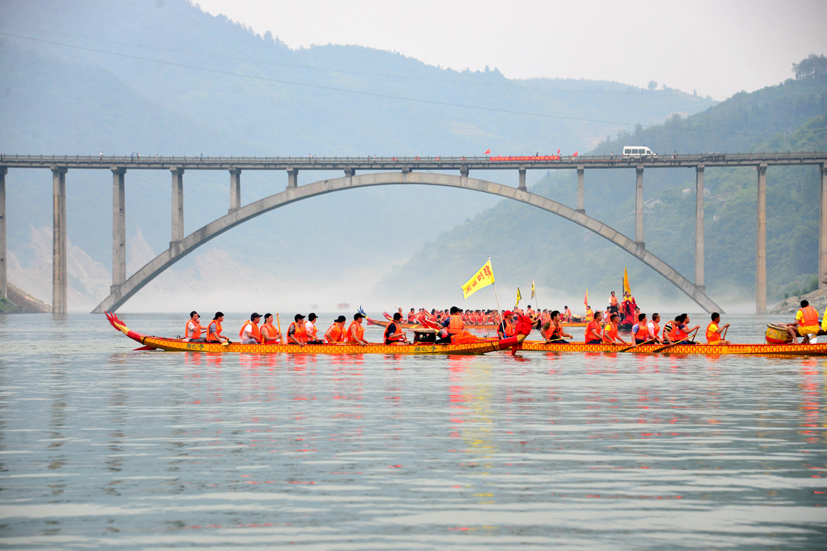 射洪縣龍舟比賽攝影展，盛事視覺(jué)盛宴，領(lǐng)略傳統(tǒng)龍舟風(fēng)采