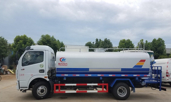 灑水車10噸車型價格及購買指南