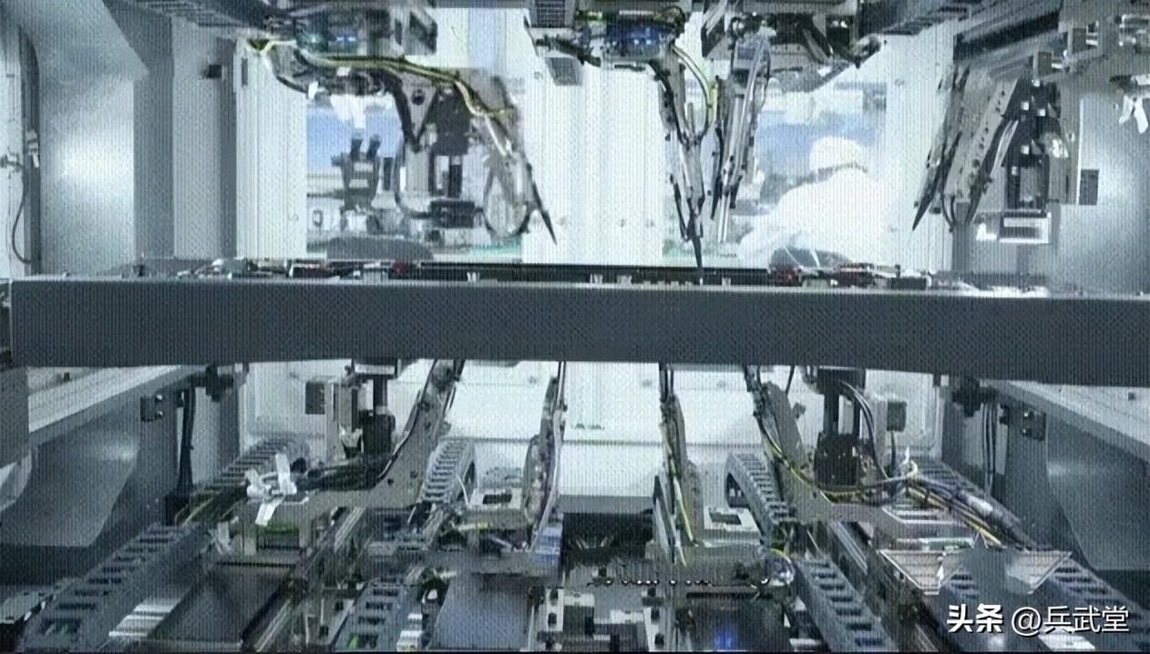 最新殲15戰(zhàn)斗機(jī)亮相，力量變革與學(xué)習(xí)自信成就展