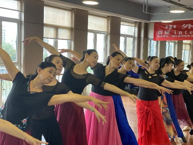 成都成華區(qū)最新動(dòng)態(tài)，溫馨日常故事展開(kāi)