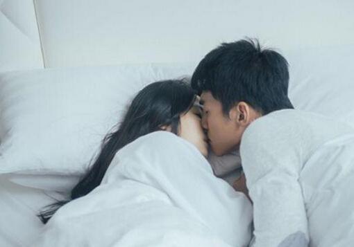 ??明星床吻瞬間，令人心動(dòng)的浪漫時(shí)刻??