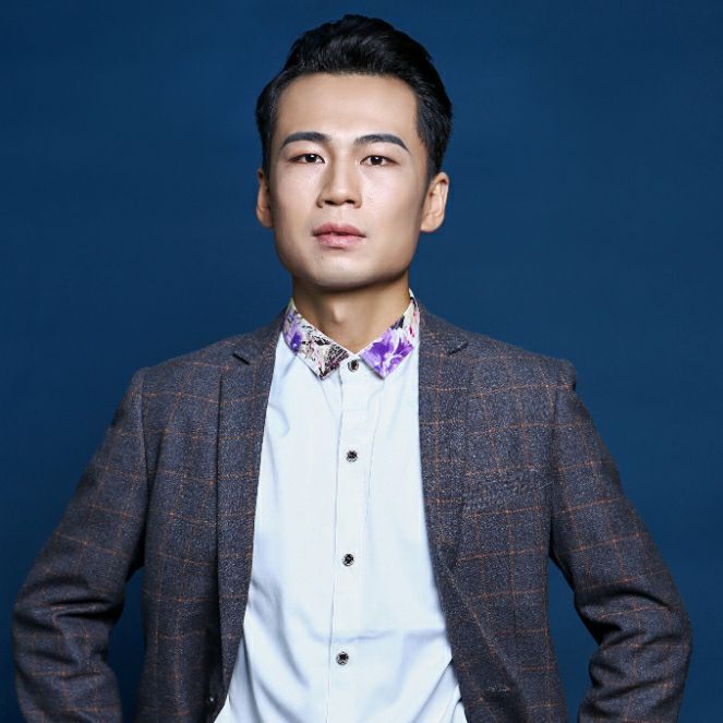 演員周波，舞臺到熒屏的蛻變之路——自信與成就的力量展現(xiàn)