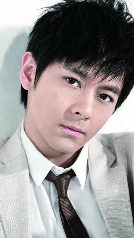 禿頂男明星的尋美之旅與內(nèi)心平和之旅