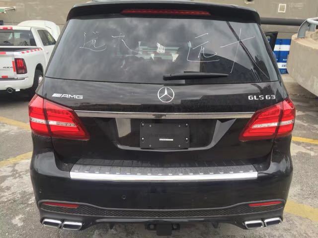 奔馳620小巷深處的豪華探秘，價(jià)格揭秘