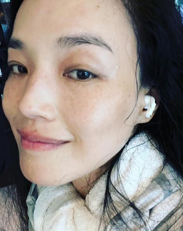 最新舒淇照片，城市生活的溫馨日常與友情見證