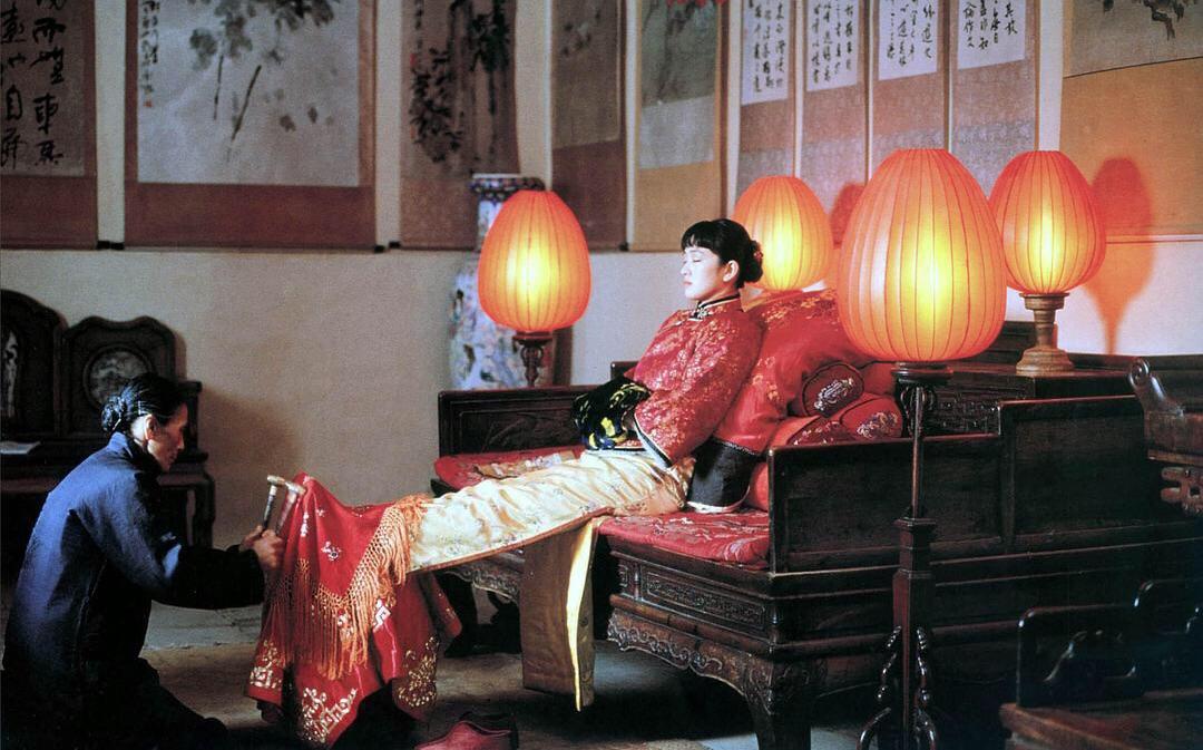 大紅燈籠高高掛，電影的力量與生活變遷的映照