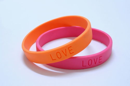 老鳳祥最新款黃金手鐲閃耀時尚風尚新潮流?