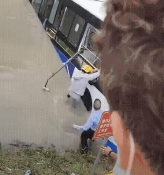 上海最新公交線路圖揭秘，小巷深處的秘密交通與獨特小店的奇妙之旅