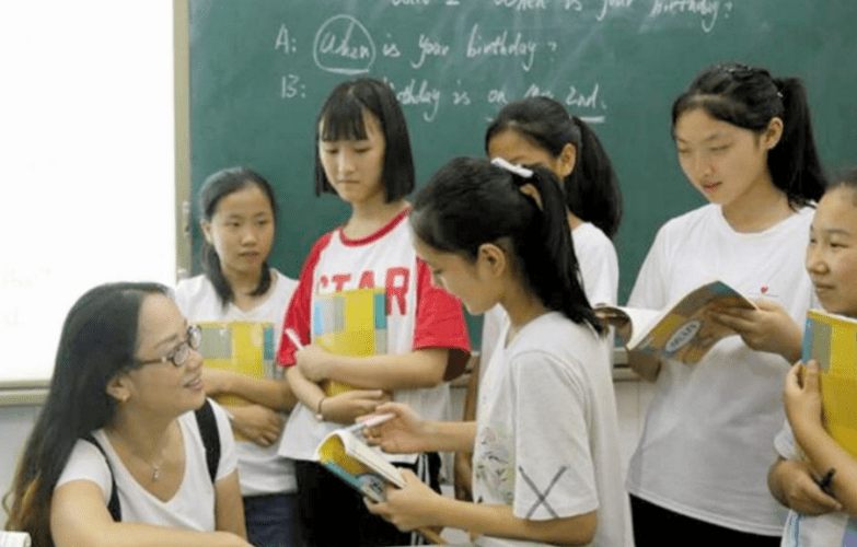 老師打?qū)W生最新消息，心靈與自然的沖突與反思