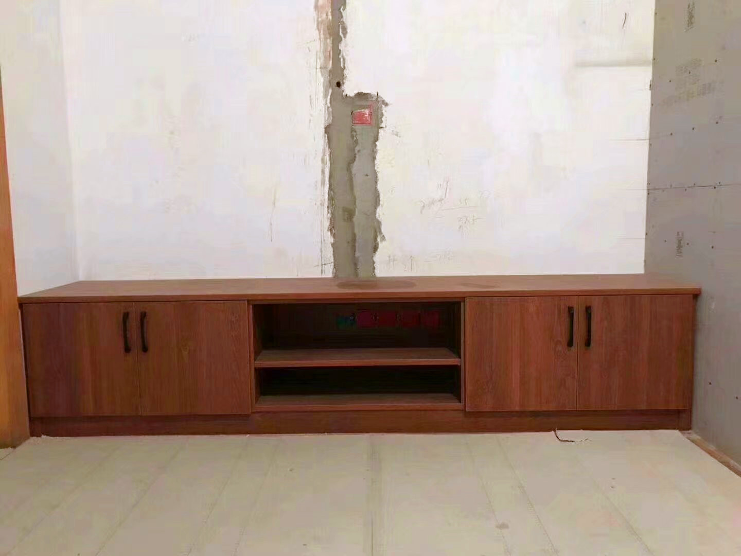 木工匠心與現(xiàn)代科技的融合，最新電視柜的高科技之旅