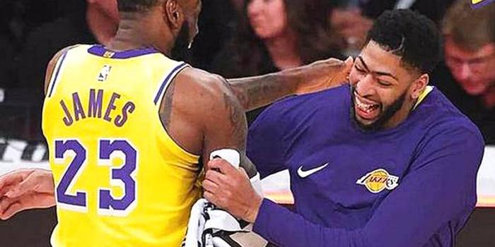 湖人交易最新動(dòng)態(tài)及小巷深處的籃球與美食故事